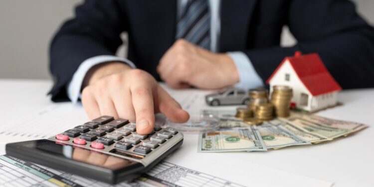 Procura por empréstimos cresce e liga sinal de alerta