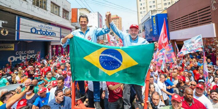 Lula e Haddad participaram de caminhada em Guarulhos nesta sexta-feira (7). Foto: Divulgação