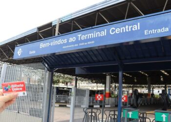 Entrada do terminal central foi bloqueada no início desta tarde. Foto: Divulgação