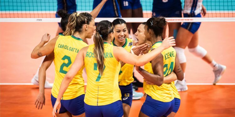 As brasileiras disputarão o título mundial no próximo sábado, contra a Sérvia. Foto: FIVB/Divulgação