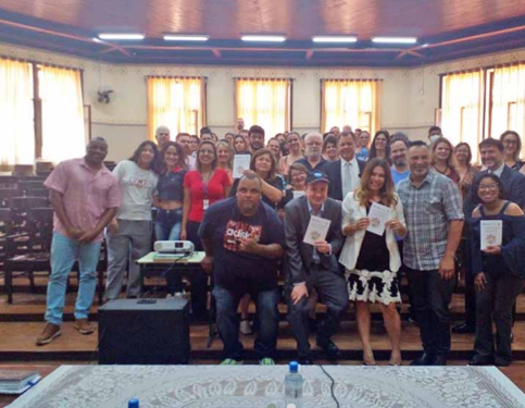 Lançamento da cartilha reuniu educadores e representantes da sociedade civil na Escola Estadual Carlos Gomes - Foto: Divulgação