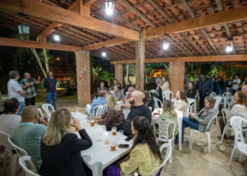Lançamento foi na noite desta terça, com a presença dos diretores de Cultura e Turismo - Foto: Divulgação/PMC