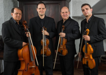 Quarteto Carlos Gomes é formado por Cláudio Cruz e Adoniran Reis (violinos), Gabriel Marin (viola), e Alceu Reis (violoncelo) - Foto: Divulgação