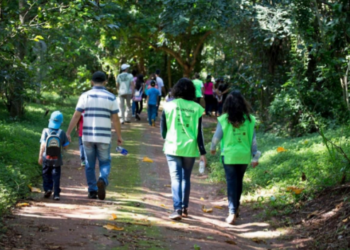 Voluntários acompanharão os visitantes nos passeios pelas trilhas e borboletário - Foto: Divulgação PMC