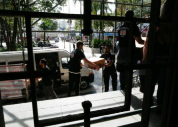 Urnas eleitorais deixam o Palácio da Justiça,no Centro de Campinas. Foto: Leandro Ferreira/Hora Campinas