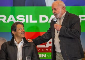 Lula com Haddad durante evento do primeiro turno: em Campinas no sábado pela manhã, com comício no Largo do Rosário Foto: Divulgação
