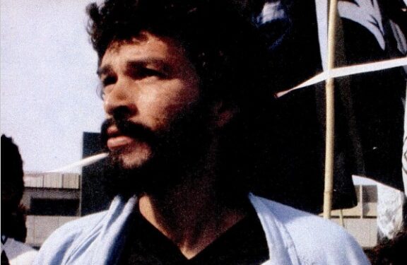 Em agosto de 1985, Sócrates ficou a um passo de atuar no futebol campineiro. Fotos: Reprodução/Placar