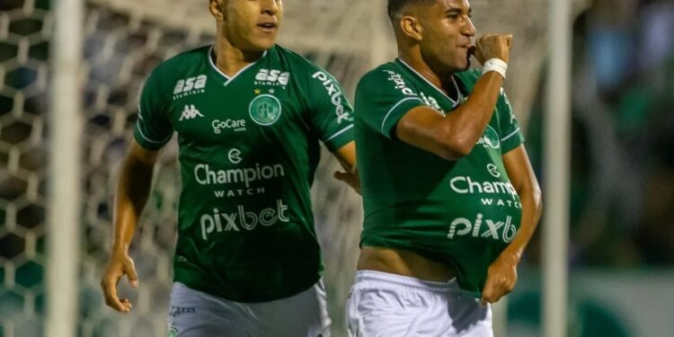 Isaque comemora um dos gols com a camisa do Guarani. Foto: Thomaz Marostegan/Guarani FC