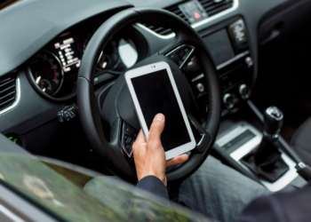 Uso do celular é o que mais incomoda motoristas, revela levantamento