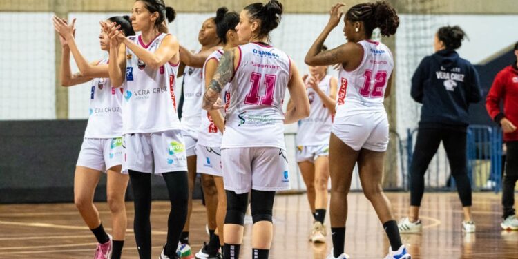 Equipe feminina de basquete de Campinas, que disputa o Campeonato Paulista. Foto: Fábio Leoni/Divulgação