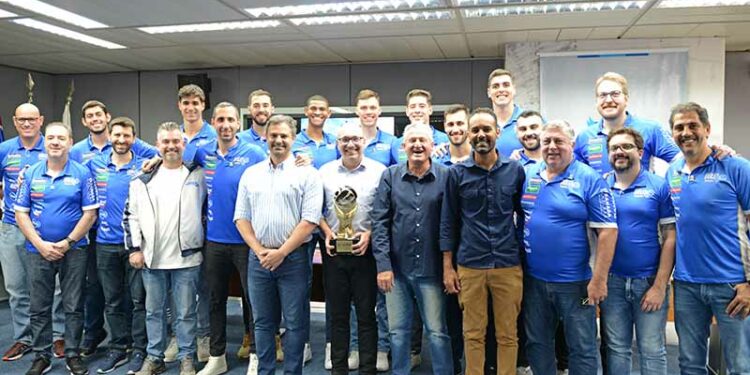 Dário recebe os tricampeões paulistas do Vôlei Campinas