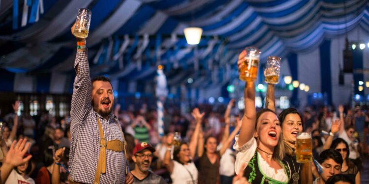 A São Paulo Oktoberfest traz comida, bebida, shows e atrações culturais. Fotos: Divulgação
