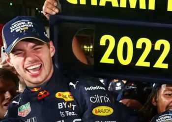 O holandês Max Verstappen, da Red Bull, celebra a conquista do título Foto: Reprodução