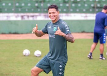 Giovanni Augusto será titular no meio-campo do Guarani na partida de hoje Foto: Thomaz Marostegan/Guarani FC