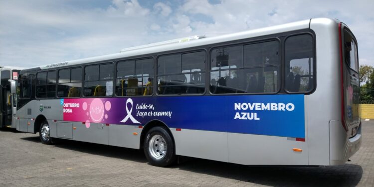 Ônibus ganham cores azul e rosa em campanhas de conscientização na região