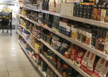 Consumidor deve ficar atento às informações nas embalagens dos produtos nas prateleiras dos supermercados Foto: Divulgação