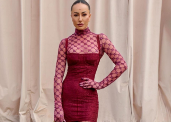 Sabrina Sato veste look de renda da nova coleção da Burberry todo de renda, sexy e elegante - Foto: Divulgação/Reprodução Instagram