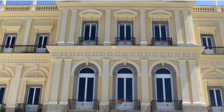 O prédio histórico e seu acervo foram consumidos por um incêndio em 2018 e a obra de restauração da fachada foi entregue no mês passado - Foto: Tânia Rêgo/Agência Brasil