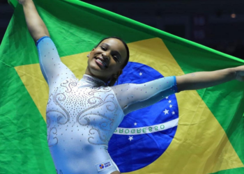 Rebeca Andrade na comemoração: após a conquista, a ginasta declarou que estava orgulhosa e feliz - Foto: Ricardo Bufolin/CBG