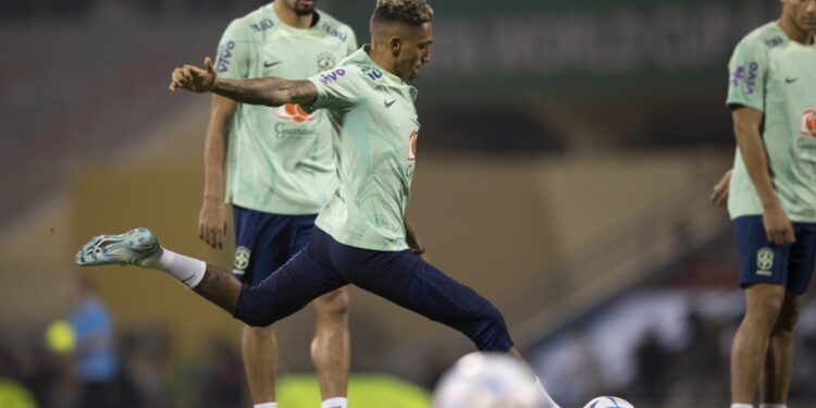 Brasil faz primeiro treino no Catar sem sinais sobre time titular