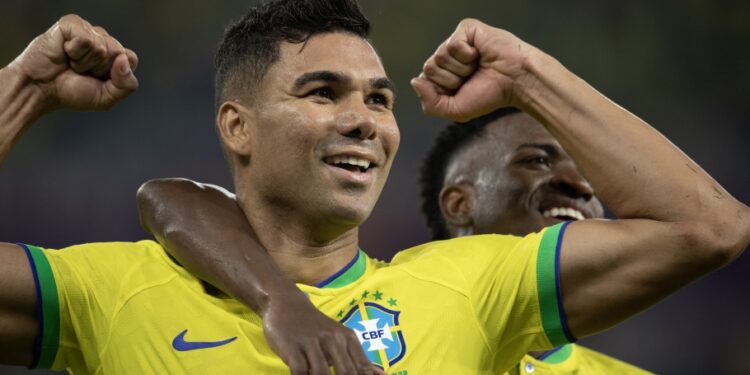 Casemiro celebra classificação antecipada da seleção brasileira