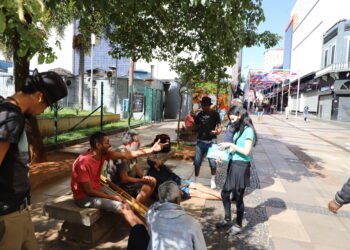 Equipes realizam atendimento multidisciplinar  aos moradores em situação de rua. Foto: Divulgação