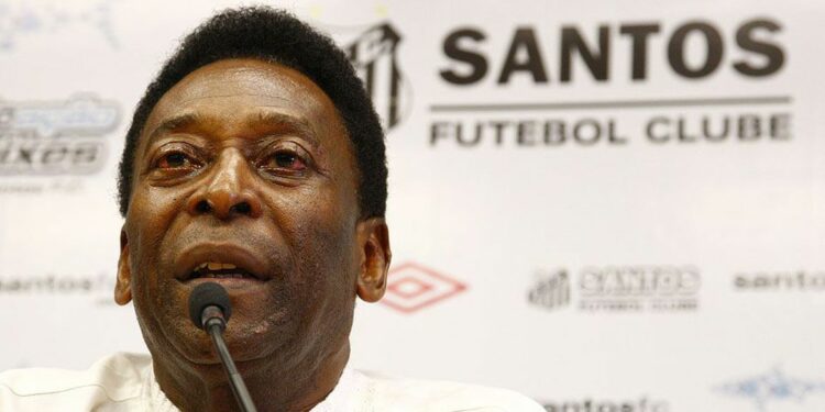 Insuficiência cardíaca descompensada leva Pelé de volta ao hospital