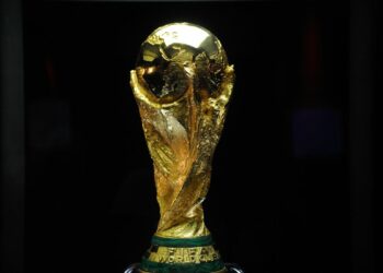 O troféu da Copa do Mundo, idealizada por Jules Rimet: duelos imperdíveis para garantir uma vaga nas oitavas de final - Foto: Tânia Rêgo/Agência Brasil