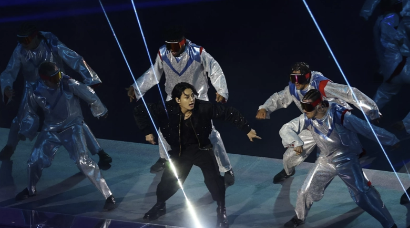 Cores, discursos e Morgan Freeman marcam abertura da Copa do Mundo