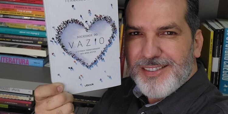 Filósofo e escritor Fernando Moraes lança livro em Campinas