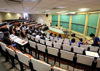 Oficina da Unicamp desenvolve vocabulário de matemática em Libras