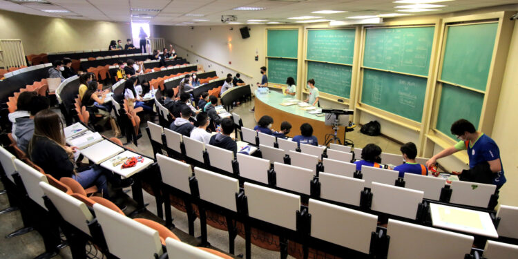 Oficina da Unicamp desenvolve vocabulário de matemática em Libras