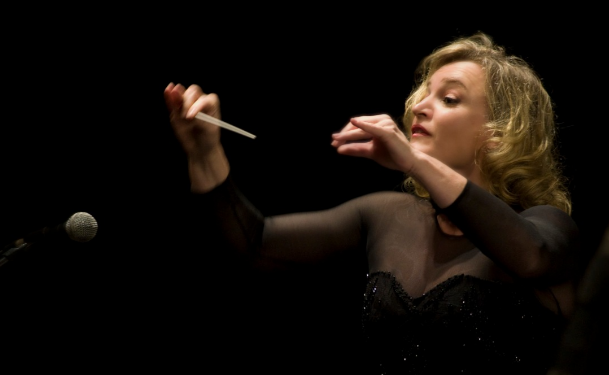 Sinfônica de Campinas faz concerto gratuito com regência de Ligia Amadio