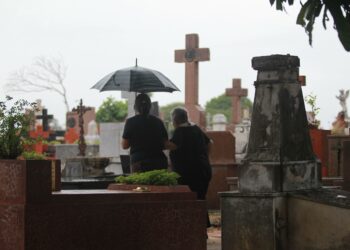 Cemitérios municipais abrirão em horário especial hoje no Dia de Finados
