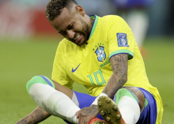 Os exames mostraram uma lesão ligamentar lateral no tornozelo direito do Neymar junto com um pequeno edema ósseo Foto: Reprodução/Twitter