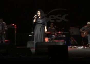 Lendária cantora baiana Gal Costa apresentou-se no Sesc Campinas, em um monumental show da turnê "Recanto", em 2013. Foto: Reprodução/YouTube