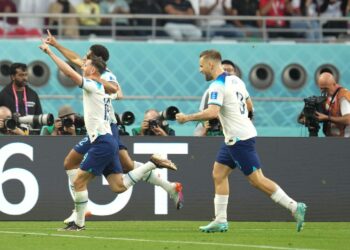 Jogadores da Inglaterra celebram um dos gols da goleada Foto: Rodrigo Villalba/Memory Press