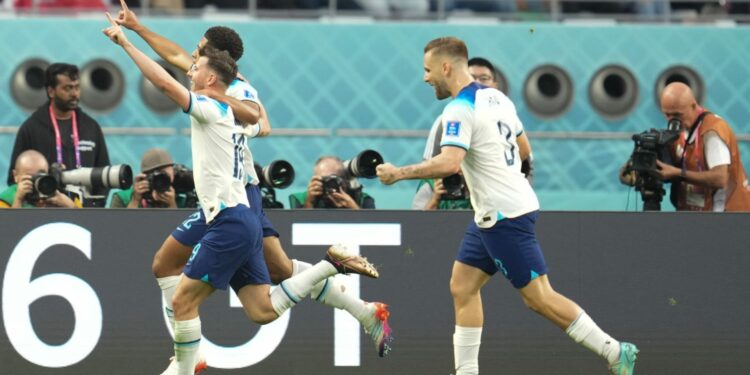 Inglaterra faz 6 a 2 no Irã e aplica a 1ª goleada da Copa