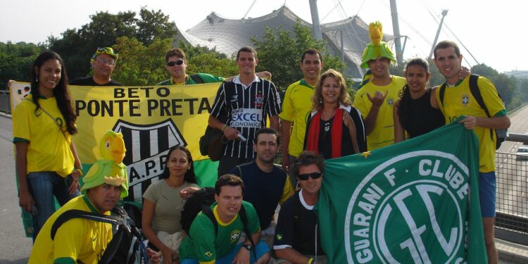 Bandeiras de Ponte Preta e Guarani acompanham o grupo e já se tornaram tradição nas arquibancadas dos jogos da Copa - Foto: Arquivo Pessoal