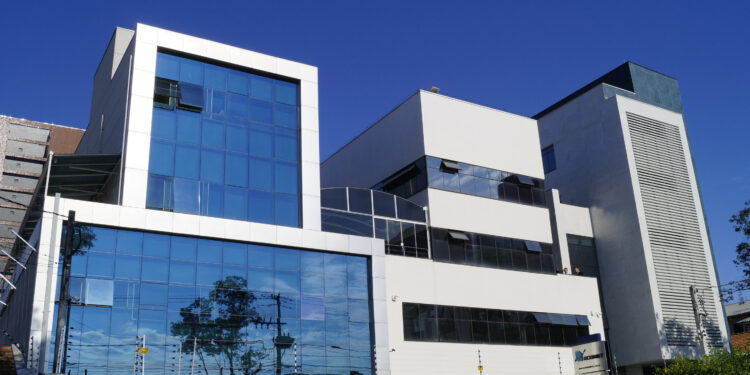 Editora paranaense completa 20 anos com 57 mil clientes na carteira