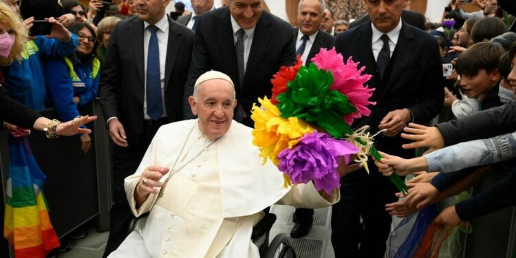 O papa referiu-se ainda a questões internas da igreja católica, como a abertura do sacerdócio a mulheres. Foto: Vatican News