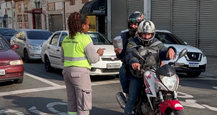 Educadores levam orientações de segurança a motociclistas em Campinas