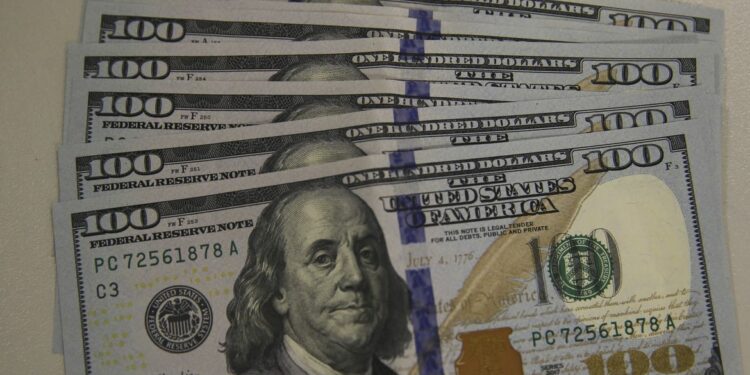 O dólar comercial encerrou esta quinta-feira (24) vendido a R$ 5,31, com recuo de R$ 0,064 (-1,2%). Foto: Arquivo