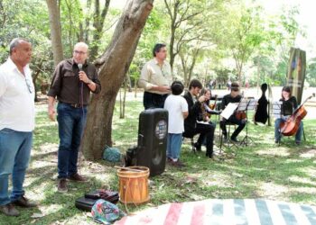 Prefeito e o Quarteto de Cordas do Conservatório Carlos Gomes: celebração da biodiversidade Foto: Manoel de Brito/Divulgação