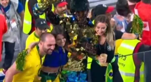 Deputado Eduardo Bolsonaro reaparece no Catar, no jogo do Brasil com a Suíça