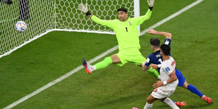 EUA ganham e encaram a Holanda na fase de mata-mata