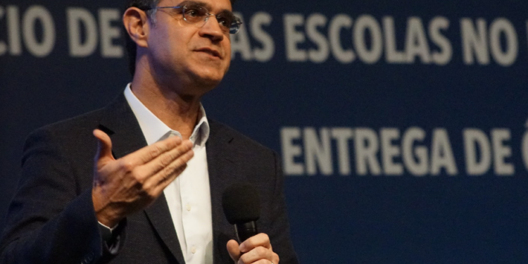 Governador sanciona lei que extingue desconto de aposentados e pensionistas