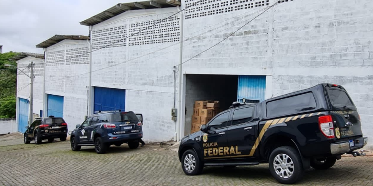 PF cumpre mandados na região contra mercado clandestino de vinhos