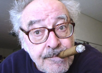 Paul Grivas, sobrinho de Jean-Luc Godard (foto), publicou no final de setembro um vídeo em que o diretor aparece fumando um charuto em casa - Foto: Reprodução