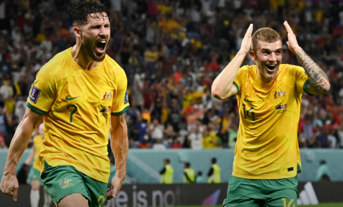 Austrália bate Dinamarca e vai às oitavas pela primeira vez desde 2006